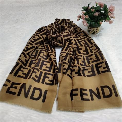 écharpe fendi femme